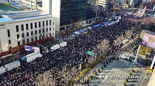 광화문과 서울시청 일대 탄핵 반대 집회에 모인 시민들. 연합뉴스